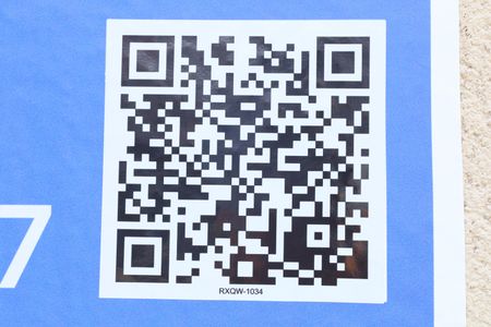 Apartamento para alugar com 33m², 2 quartos e sem vagaPlaca grande instalada na fachada do condomínio - Código da placa: RXQW-1034