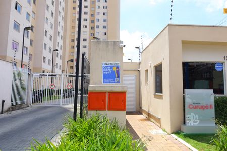 Apartamento para alugar com 33m², 2 quartos e sem vagaPlaca grande instalada na fachada do condomínio - Código da placa: RXQW-1034