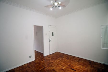 Sala de apartamento para alugar com 1 quarto, 50m² em Olaria, Rio de Janeiro