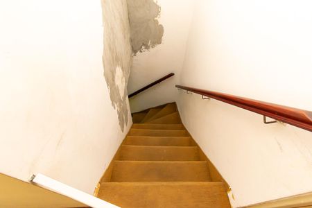 Casa à venda com 85m², 2 quartos e 1 vagaEscada