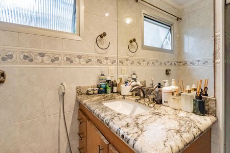 Apartamento à venda com 160m², 5 quartos e 2 vagasBanheiro da Suíte