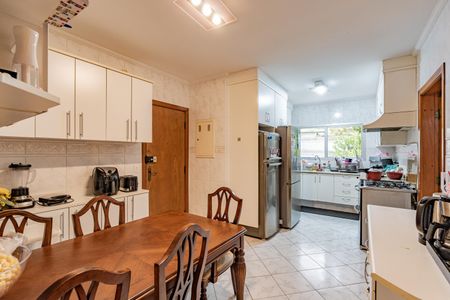 Apartamento à venda com 160m², 5 quartos e 2 vagasCozinha