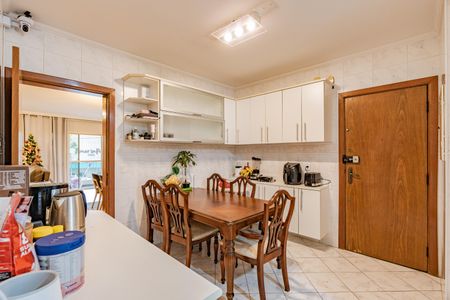 Apartamento à venda com 160m², 5 quartos e 2 vagasCozinha