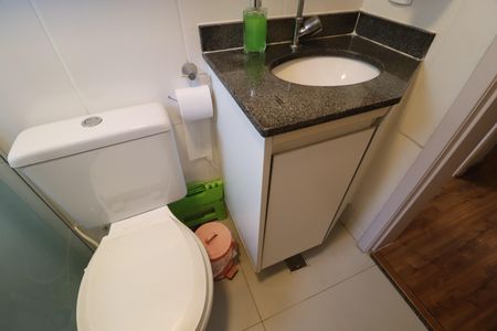 Banheiro Social de apartamento para alugar com 2 quartos, 44m² em Chácaras Tubalina E Quartel, Uberlândia