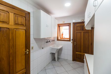 Casa de condomínio à venda com 650m², 6 quartos e 4 vagasÁrea de Serviço