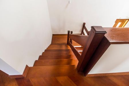 Casa de condomínio à venda com 650m², 6 quartos e 4 vagasEscada