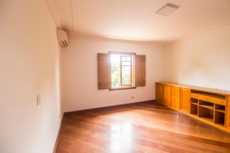 Casa de condomínio à venda com 650m², 6 quartos e 4 vagasSuíte master