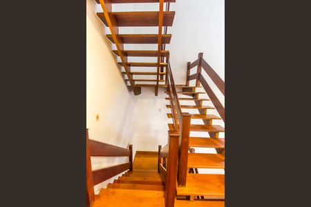 Casa de condomínio à venda com 650m², 6 quartos e 4 vagasEscada