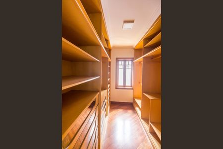 Casa de condomínio à venda com 650m², 6 quartos e 4 vagasCloset da suíte