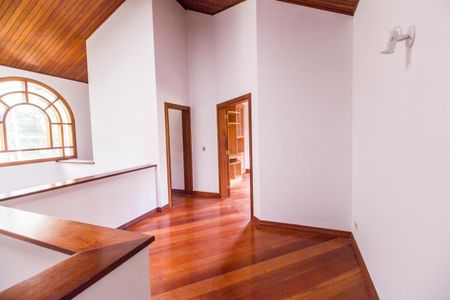 Casa de condomínio à venda com 650m², 6 quartos e 4 vagasCorredor