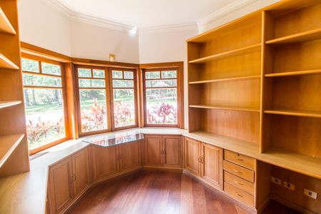 Casa de condomínio à venda com 650m², 6 quartos e 4 vagasEscritório