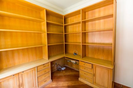 Casa de condomínio à venda com 650m², 6 quartos e 4 vagasEscritório