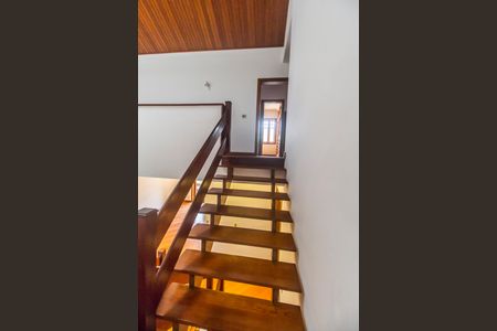 Casa de condomínio à venda com 650m², 6 quartos e 4 vagasEscada