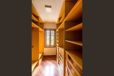Casa de condomínio à venda com 650m², 6 quartos e 4 vagasCloset da suíte