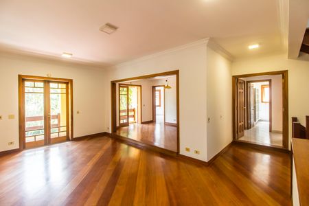 Sala  de casa de condomínio para alugar com 6 quartos, 650m² em Tamboré, Santana de Parnaíba