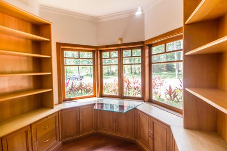 Casa de condomínio à venda com 650m², 6 quartos e 4 vagasEscritório