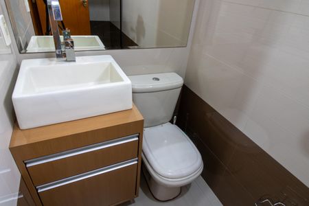 Casa à venda com 216m², 3 quartos e 2 vagas Casa à venda com 216m², 3 quartos e 2 vagasBanheiro 2