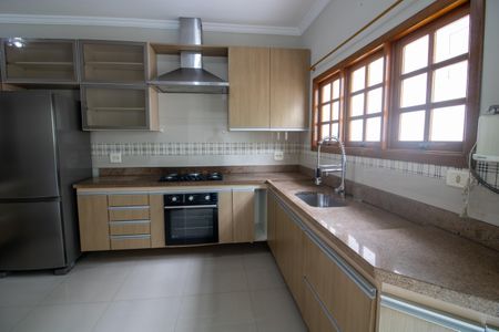 Casa à venda com 216m², 3 quartos e 2 vagas Casa à venda com 216m², 3 quartos e 2 vagasCozinha