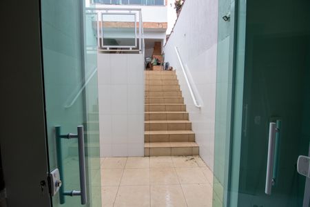 Casa à venda com 216m², 3 quartos e 2 vagas Casa à venda com 216m², 3 quartos e 2 vagasÁrea de Serviço vista externa