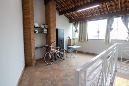 Casa à venda com 216m², 3 quartos e 2 vagas Casa à venda com 216m², 3 quartos e 2 vagasEscritório