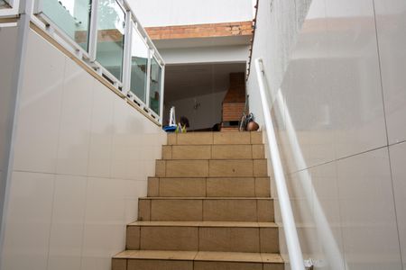 Casa à venda com 216m², 3 quartos e 2 vagas Casa à venda com 216m², 3 quartos e 2 vagasEscada acesso a área gourmet