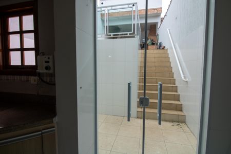 Casa à venda com 216m², 3 quartos e 2 vagas Casa à venda com 216m², 3 quartos e 2 vagasÁrea de Serviço vista externa