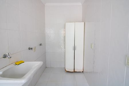 Casa à venda com 216m², 3 quartos e 2 vagas Casa à venda com 216m², 3 quartos e 2 vagasÁrea de Serviço