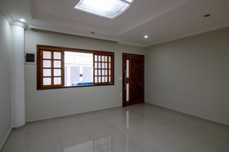 Casa à venda com 216m², 3 quartos e 2 vagas Casa à venda com 216m², 3 quartos e 2 vagasSala