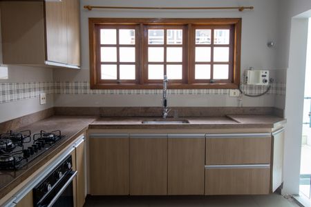 Casa à venda com 216m², 3 quartos e 2 vagas Casa à venda com 216m², 3 quartos e 2 vagasCozinha