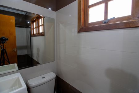 Casa à venda com 216m², 3 quartos e 2 vagas Casa à venda com 216m², 3 quartos e 2 vagasBanheiro 2