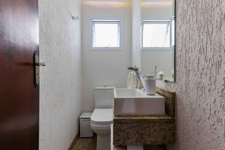 Casa à venda com 170m², 3 quartos e 5 vagas Casa à venda com 170m², 3 quartos e 5 vagasLavabo