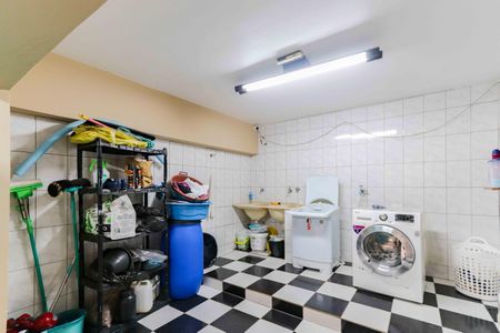 Casa à venda com 170m², 3 quartos e 5 vagas Casa à venda com 170m², 3 quartos e 5 vagasLavanderia