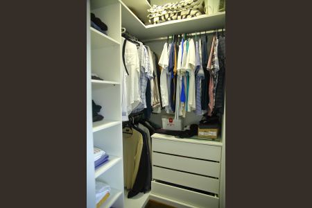 Casa à venda com 212m², 3 quartos e 3 vagasSuíte 2 - Closet 