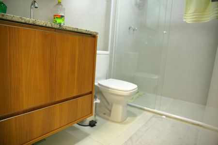 Casa à venda com 212m², 3 quartos e 3 vagasSuíte 2 -Banheiro 