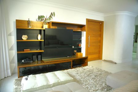 Casa à venda com 212m², 3 quartos e 3 vagasSala