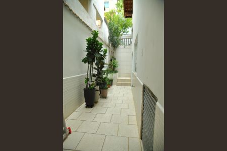 Casa à venda com 212m², 3 quartos e 3 vagasQuintal lateral 