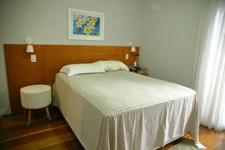 Casa à venda com 212m², 3 quartos e 3 vagasSuíte 1