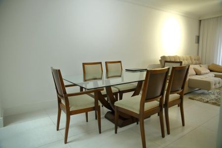 Casa à venda com 212m², 3 quartos e 3 vagasSala