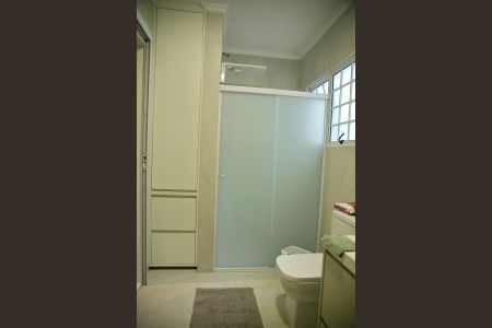 Casa à venda com 212m², 3 quartos e 3 vagasSuíte 1- Banheiro 