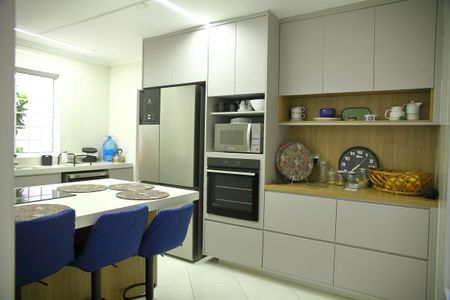 Casa à venda com 212m², 3 quartos e 3 vagasCozinha 