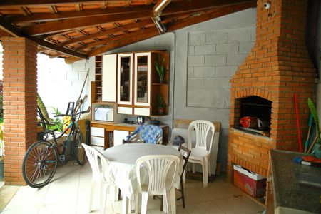 Casa à venda com 212m², 3 quartos e 3 vagasÁrea de convivência/ churrasqueira 