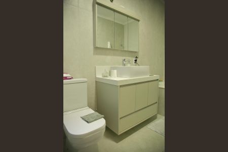 Casa à venda com 212m², 3 quartos e 3 vagasSuíte 1- Banheiro 