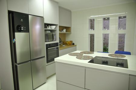 Casa à venda com 212m², 3 quartos e 3 vagasCozinha 