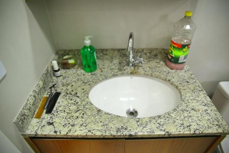 Casa à venda com 212m², 3 quartos e 3 vagasSuíte 2 -Banheiro 