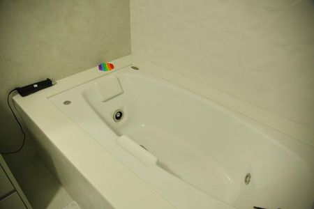 Casa à venda com 212m², 3 quartos e 3 vagasSuíte 1- Banheiro 