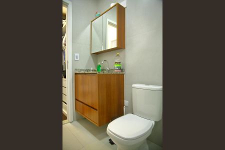 Casa à venda com 212m², 3 quartos e 3 vagasSuíte 2 -Banheiro 