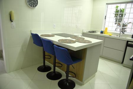 Casa à venda com 212m², 3 quartos e 3 vagasCozinha 