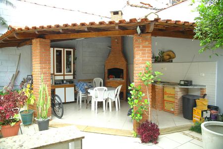 Casa à venda com 212m², 3 quartos e 3 vagasÁrea de convivência/ churrasqueira 