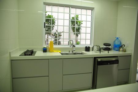 Casa à venda com 212m², 3 quartos e 3 vagasCozinha 