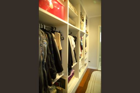 Casa à venda com 212m², 3 quartos e 3 vagasSuíte 1- Closet 